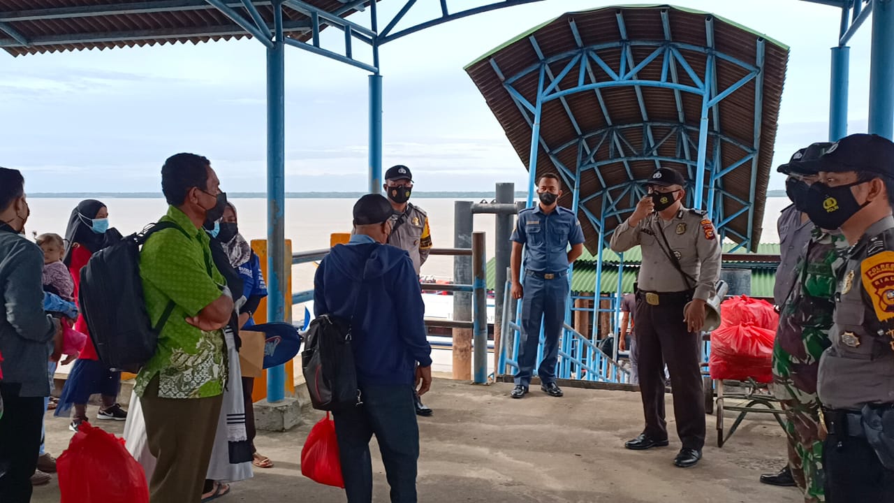 Beri Imbauan Prokes, Polsek Kuala Kampar Pantau Masyarakat di Masa PPKM