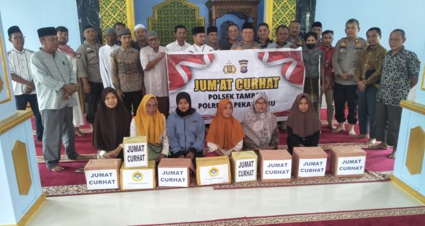 Polresta Pekanbaru Gelar Jumâ€™at Curhat dan Serahkan Paket Sembako