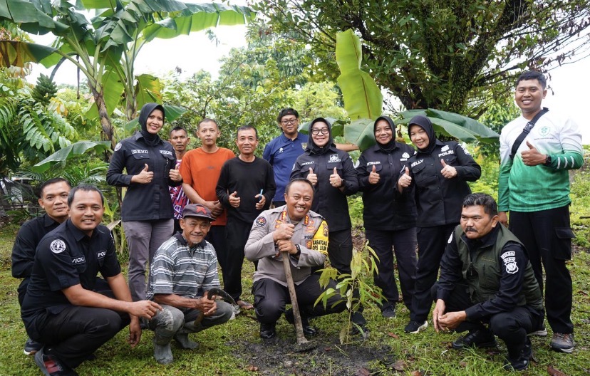 Tanam Pohon, Polda Riau 