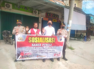 Upaya Cegah Praktek Pungli, Polsek Pangkalan Kerinci Lakukan Sosialisasi di Beberapa Lokasi 