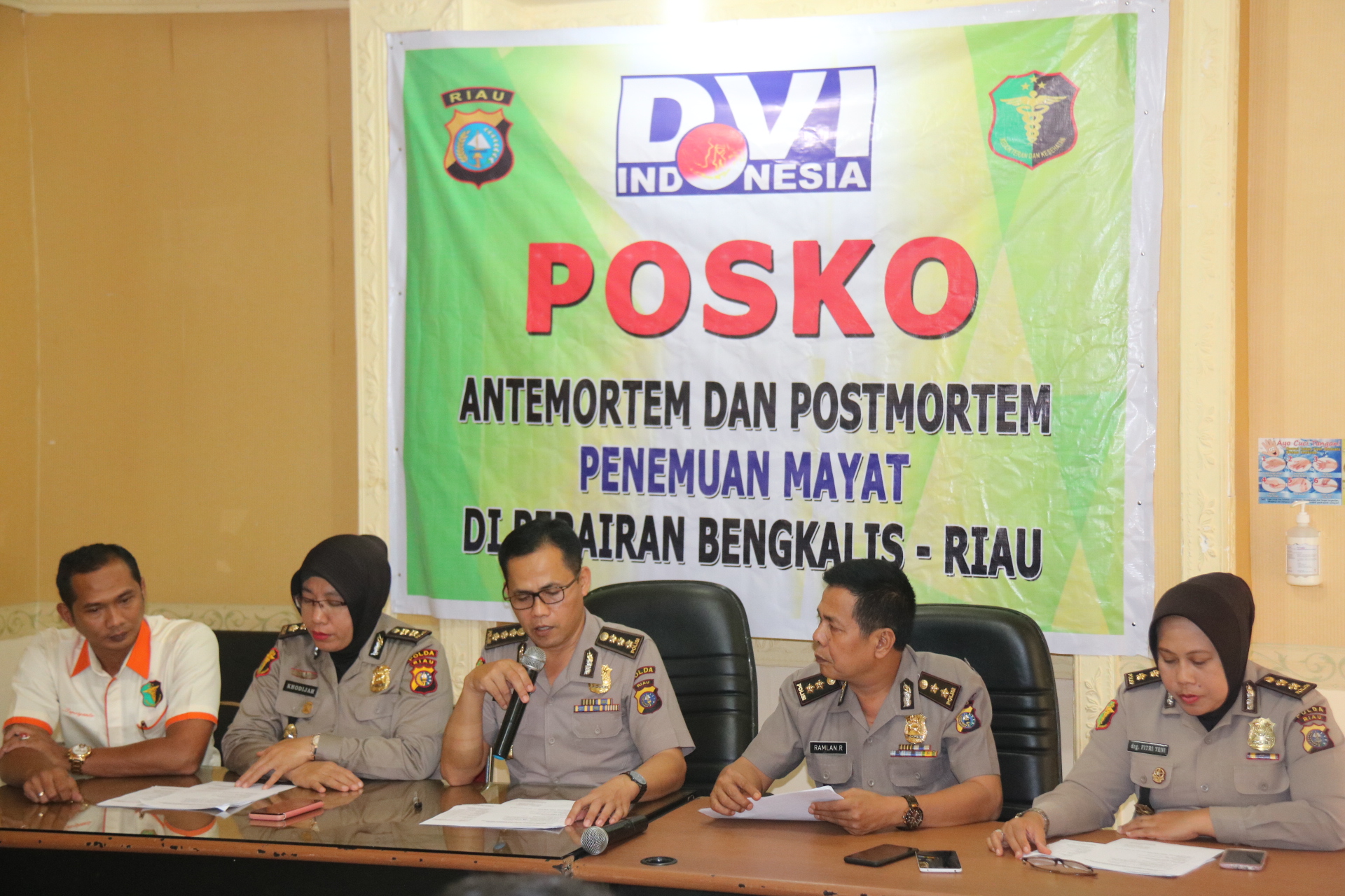 Kabid Dokes Polda Riau Gelar Konferensi Pers Hasil DNA Kasus DVI Korban Kapal Tenggelam 