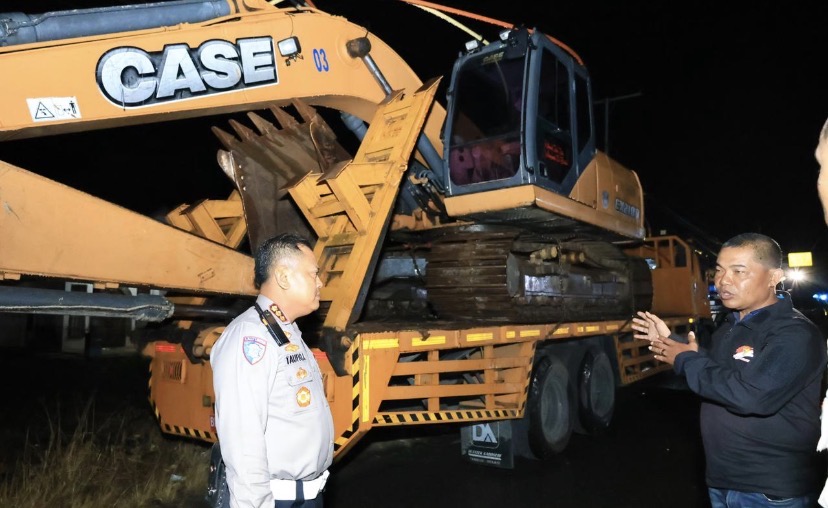 Polda Riau Kembali Kirim 3 Alat Berat Bantu Pemulihan Pasca Bencana Agam