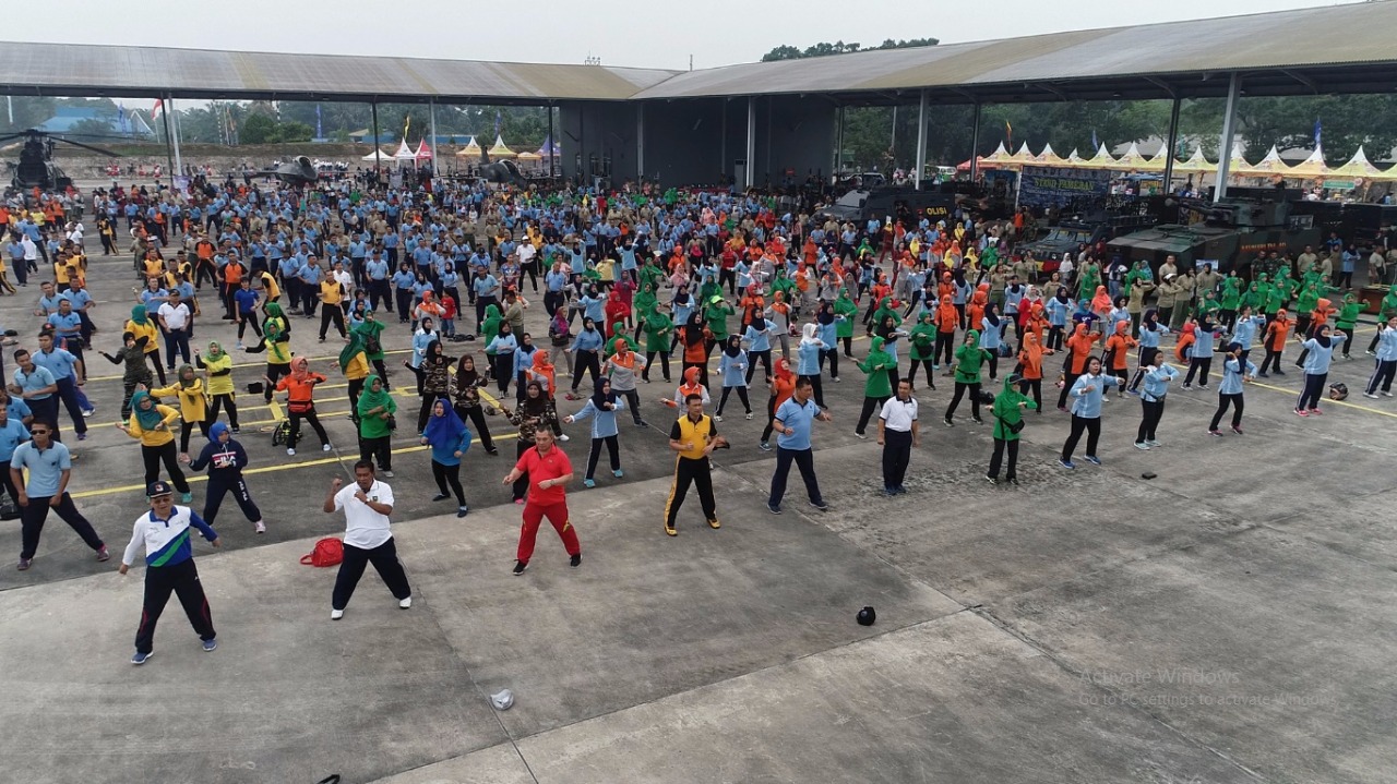 Wakapolda Riau Hadiri Senam Bersama Dalam Rangka HUT TNI Ke-73 