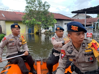 Satgas Tindak Subsatgas SAR OMB-LK Patroli ke Pemukiman Warga Terdampak Banjir