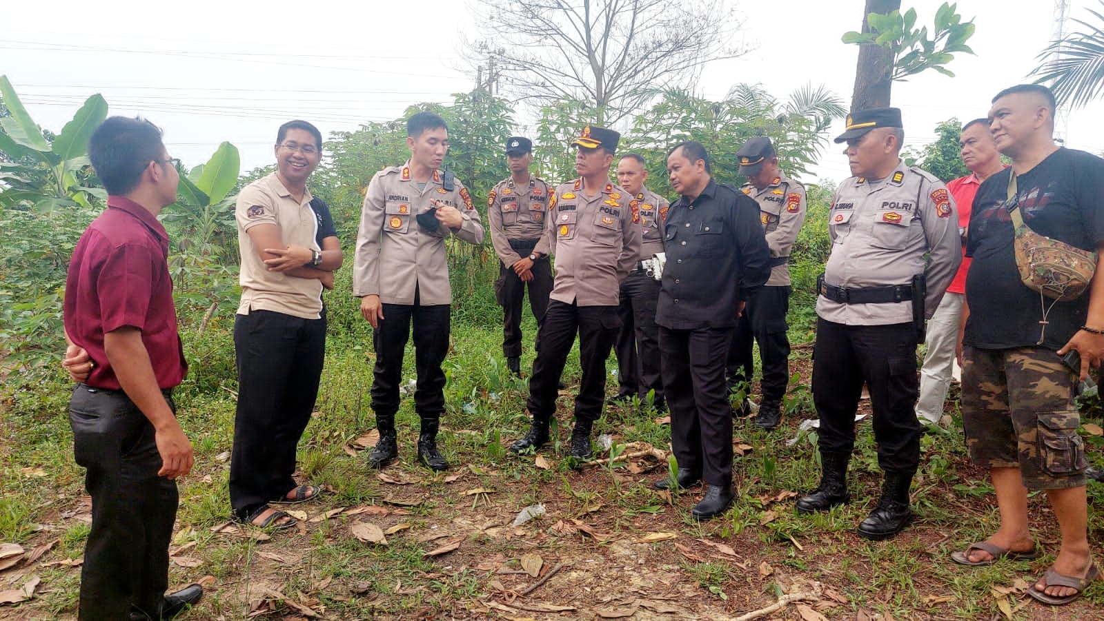 Dikawal Ratusan Personil Polres Rohil dan Personil Polsek Tanah Putih Penggalian Parit di Lahan Bekas Eksekusi Berjalan Lancar