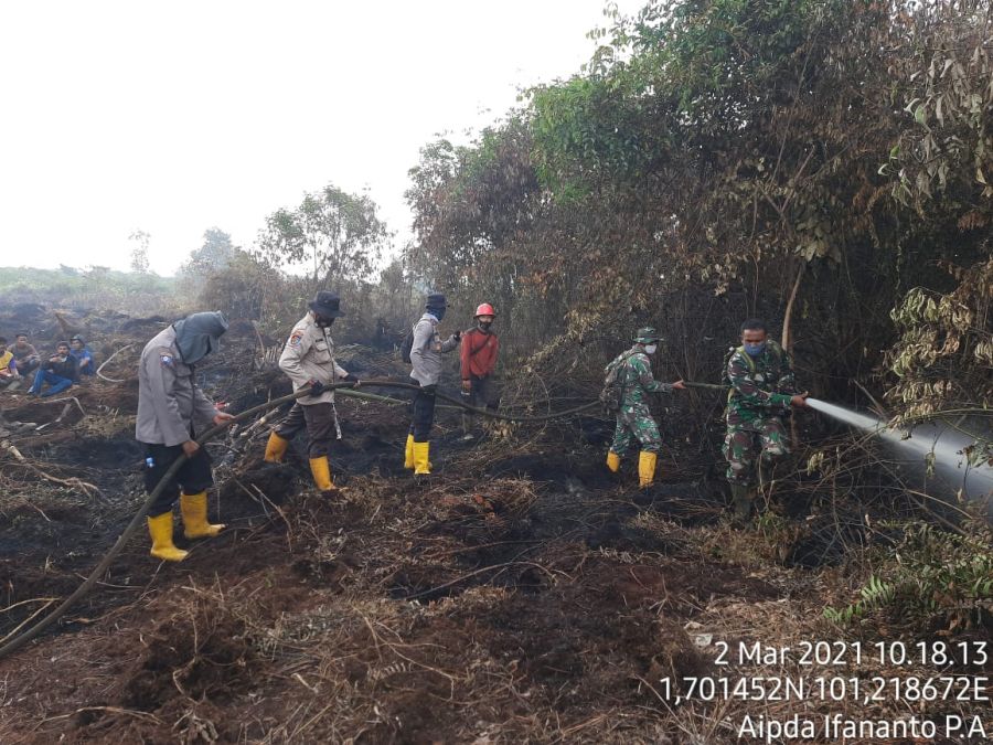 Kapolsek TPTM Pimpin Verifikasi dan Pendinginan Karhutla