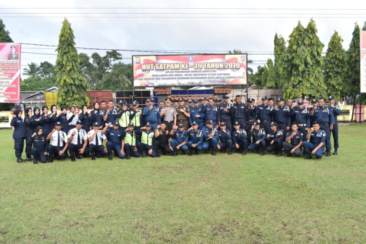 Kapolres Kampar Pimpin Upacara HUT Satpam ke-39 Tingkat Kabupaten Kampar
