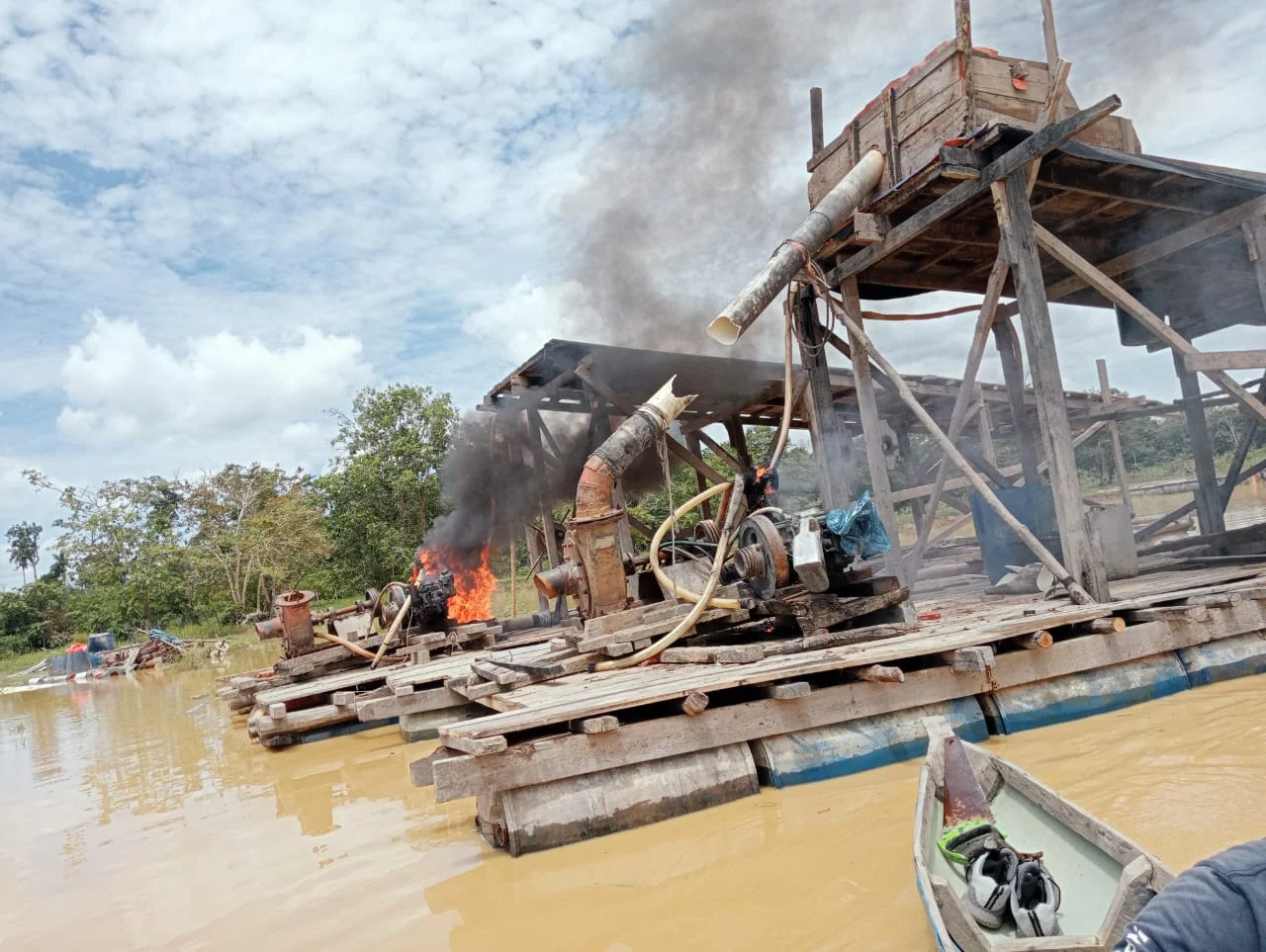 Polsek Cerenti Lakukan Penertiban Aktivitas Penambangan Emas Tanpa Izin (PETI) di Desa Pulau Bayur 