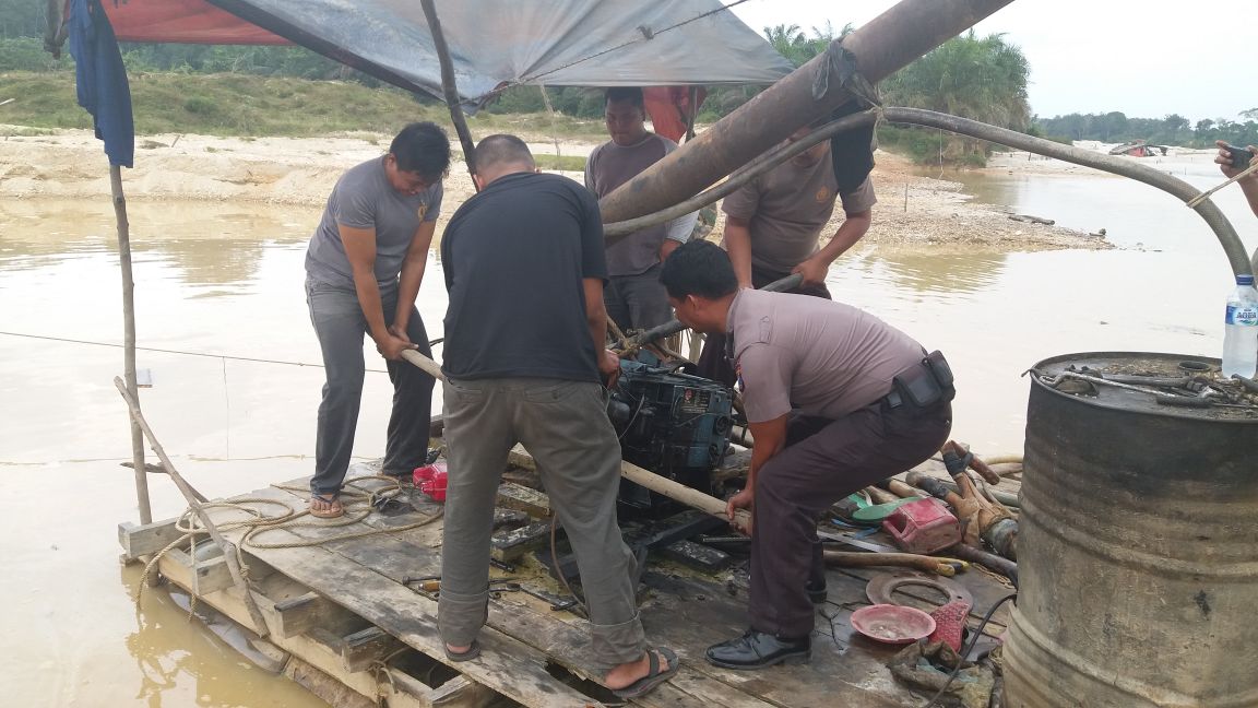 Polsek Singingi Hilir Laksanakan Penertiban PETI Di Pinggir Sungai Desa Tanjung Pauh