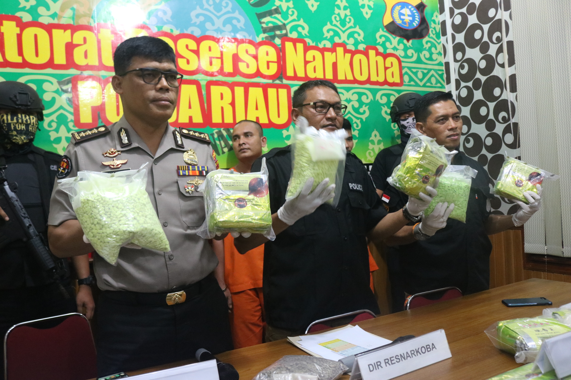 Konfrensi Pers Pengungkapan kasus narkoba ditresnarkoba Polda Riau