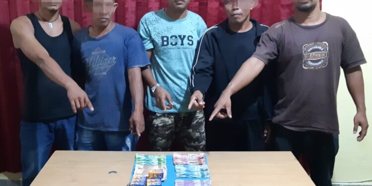 Lagi Asik Main Judi Qiu-qiu di Kedai Kopi, 5 Orang Pelaku Diciduk Reskrim Polsek Kampar Kiri