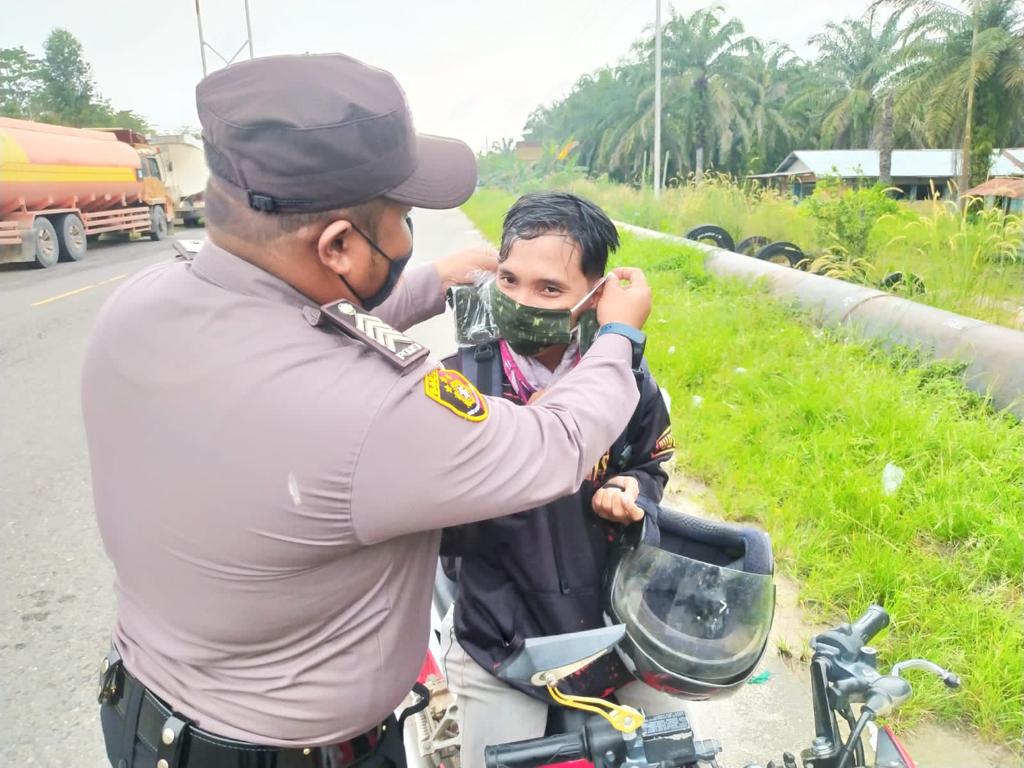 Polres Rohil Gelar Kegiatan Yustisi Penegakan Hukum Covid-19 Serta Bagikan Masker