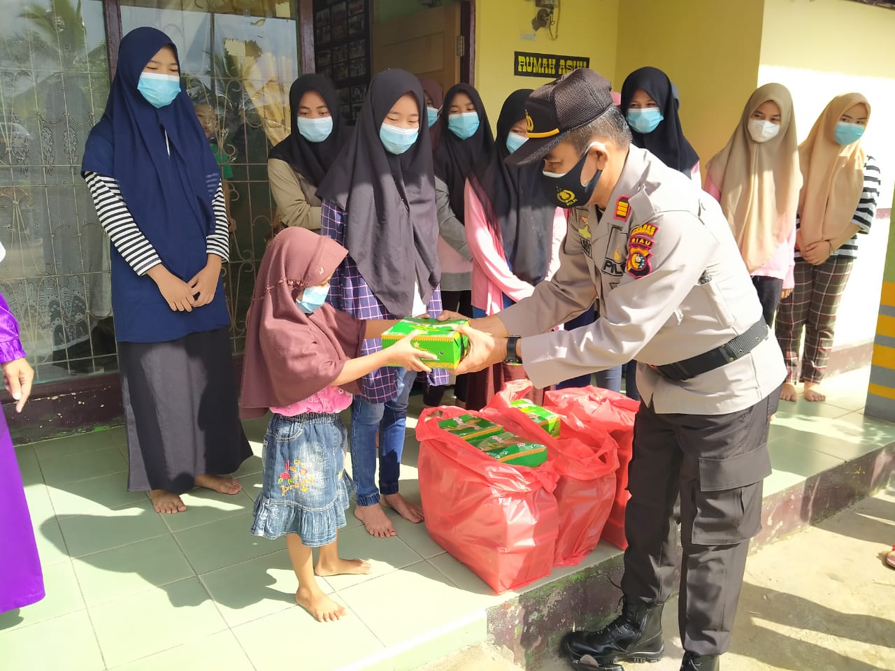 Dua Panti Asuhan di Tembilahan Dikunjungi Tim Berkah Jum'at Berbagi Polres Inhil