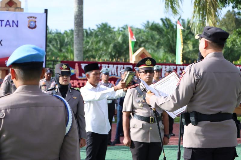 Kapolres Siak AKBP Asep Sujarwadi Pimpin Upacara Serah Terima Jabatan Kasat Lantas