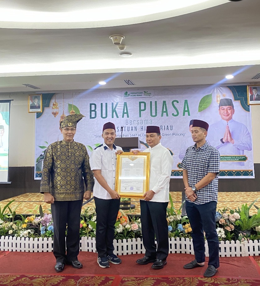 PeHR Anugerahkan Maklumat Hari Ekosistem Riau kepada Kapolda Riau