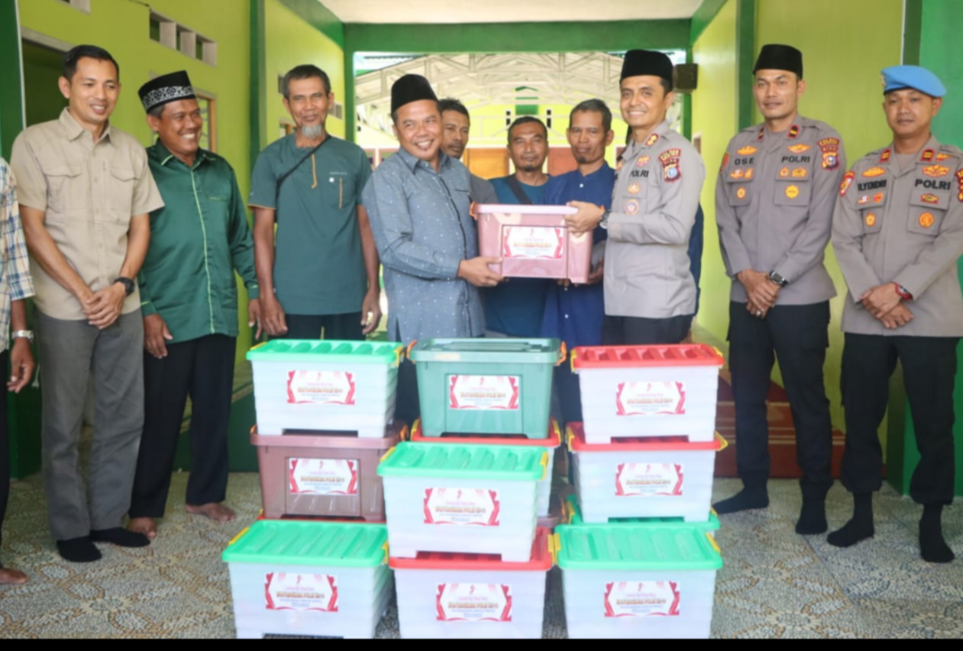 Sambangi Yayasan Alfatih Insani, Kapolres Rohul Gelar Bhaksos Dalam Rangka HUT Bhayangkara