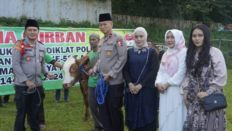 Setukpa Lemdiklat Polri Kurban 56 Sapi dan 25 Kambing di Idul Adha