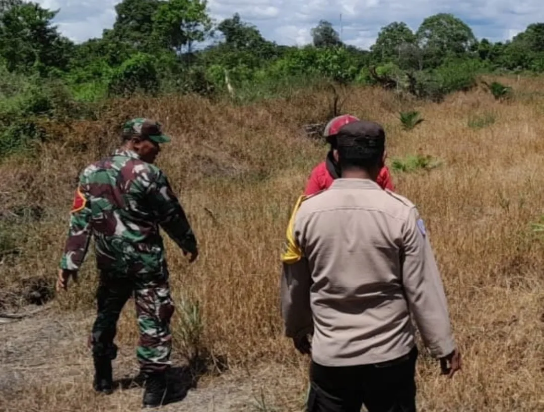 Bersinergi Dengan TNI, Polsek Langgam Patroli Cegah Karhutla