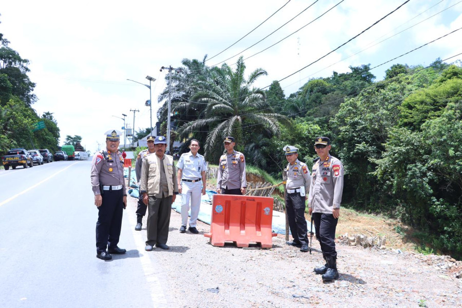 Kapolres Inhil Lakukan Pengecekan Infrastruktur Jalan Perbatasan Riau-Jambi