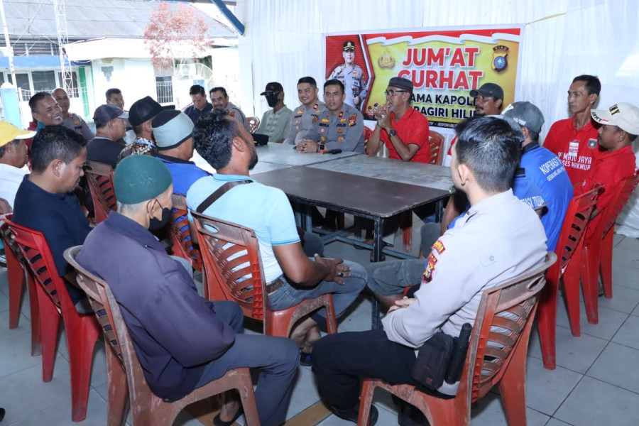 Polres Inhil Gelar Jum'at Curhat bersama Porter Pelabuhan