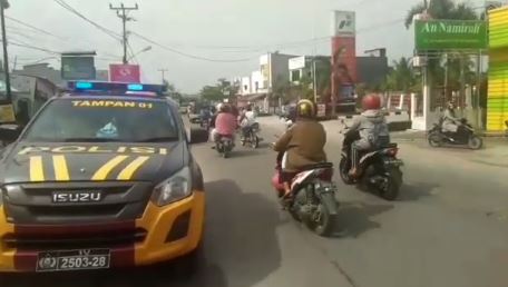 Unit Patroli Polsek Tampan Memberikan Himbauan 