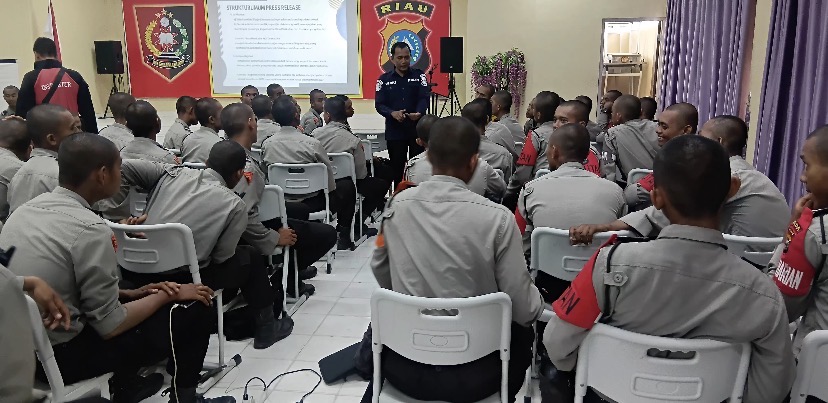 Pembelajaran Fungsi Teknis Kehumasan Warnai Kegiatan Diktuk Bintara Polri T.A. 2025 di SPN Polda Riau