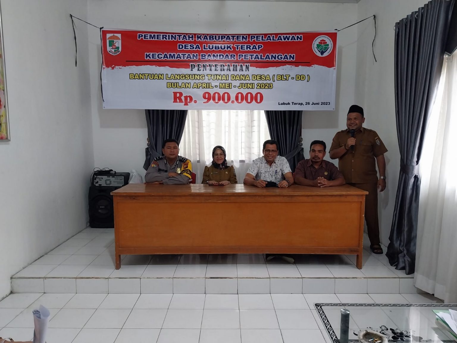 Polsek Bunut Hadiri Penyaluran BLT DD Di Desa Binaan